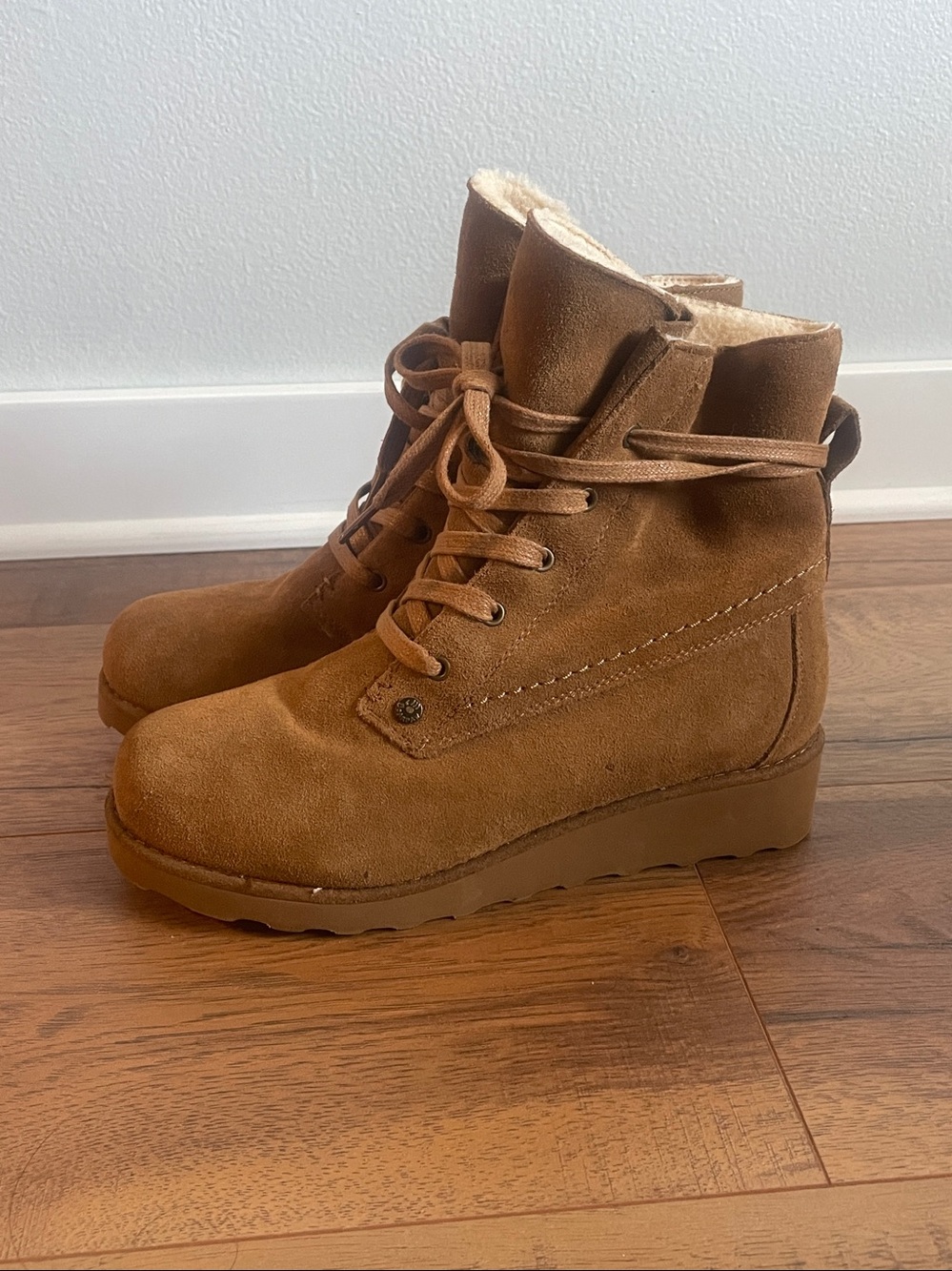 Bearpaw‎ Women’s Krista Wedge Boots size 8